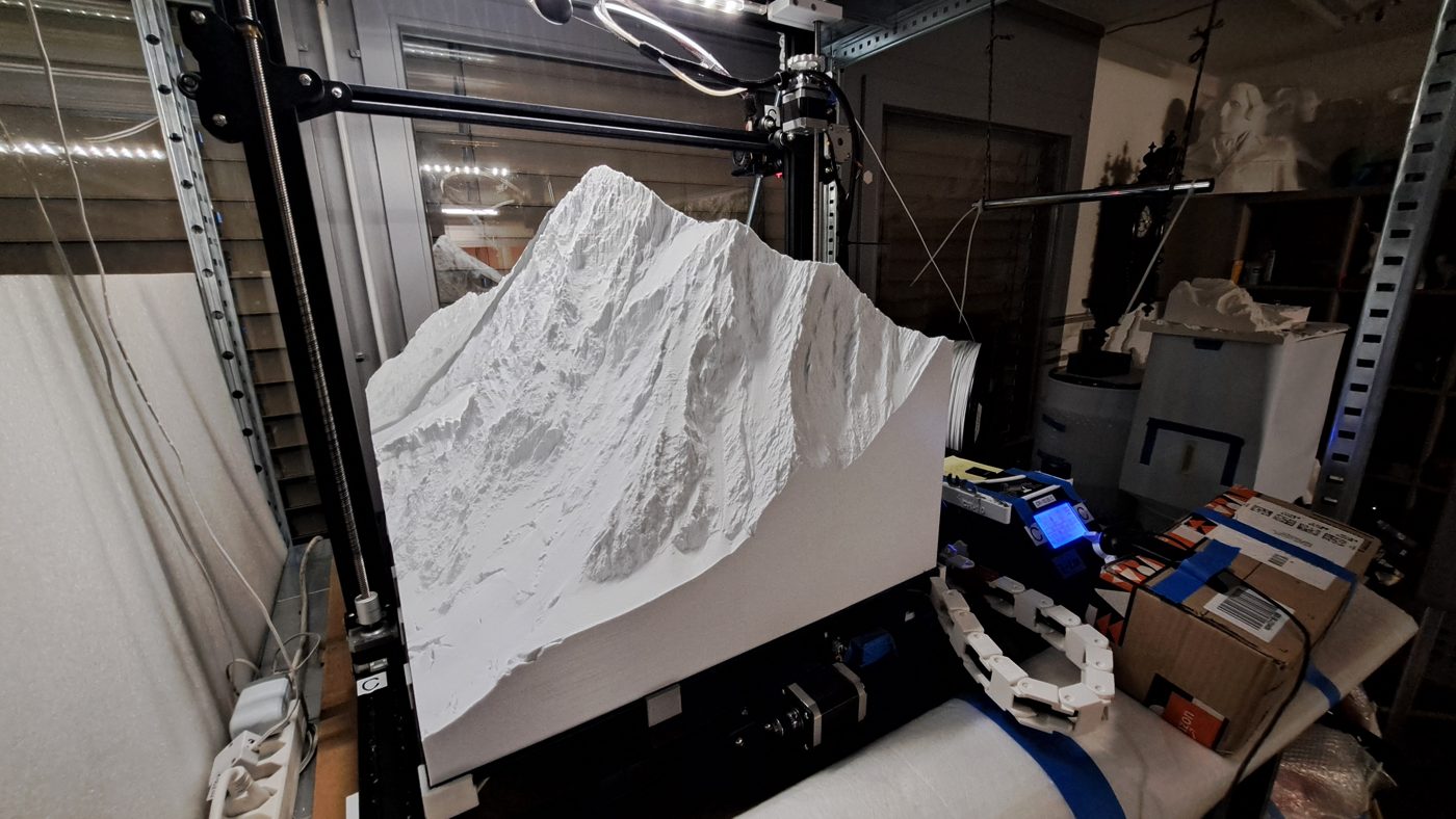 Grossformatiges Bergmodell Finsteraarhorn im 3D-Drucker