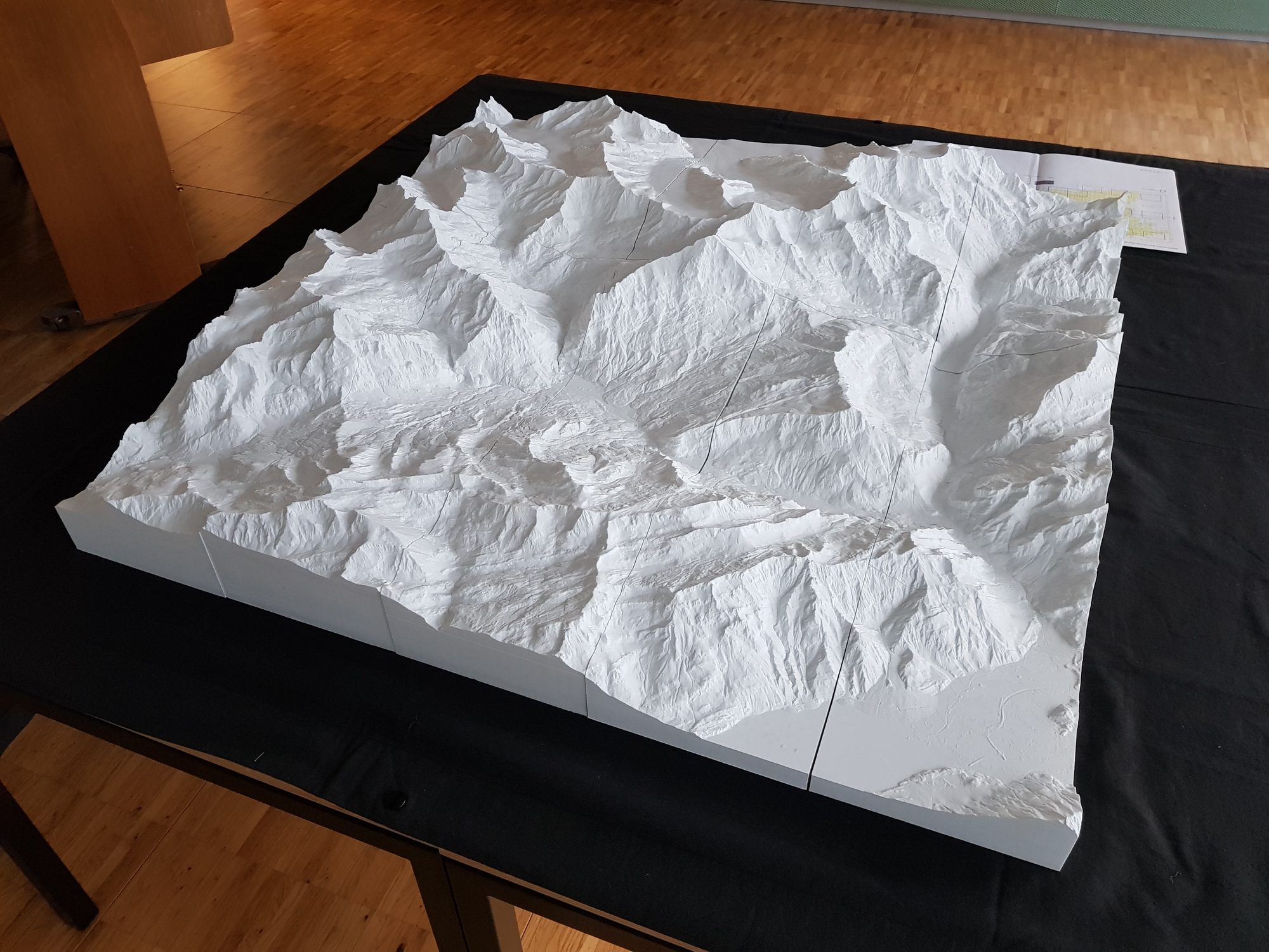 Relief des Kantons Bern, Detail der Berner Alpen auf dem Tisch