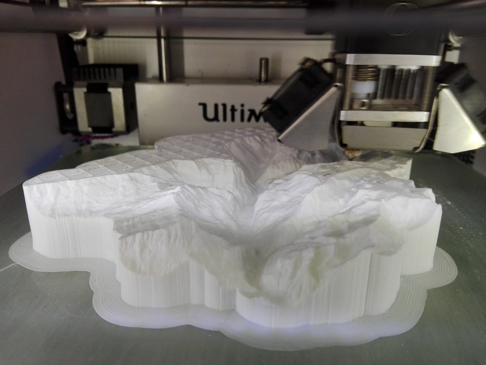 Relief Lauterbrunnental während des Drucks auf dem Ultimaker