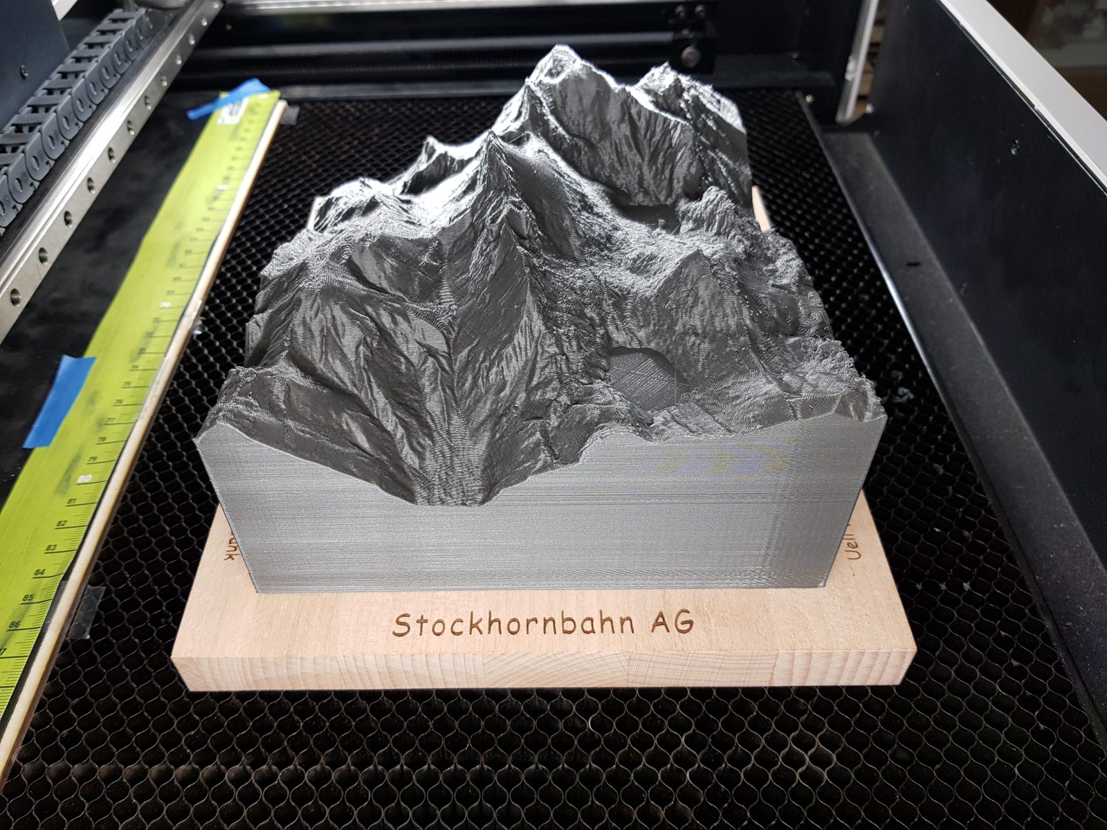 Geländemodell Stockhorn, Frontansicht mit Gravur Stockhornbahn AG
